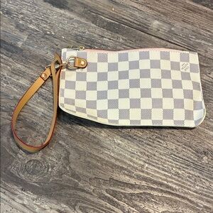 Elegant Checkered Wristlet Clutch